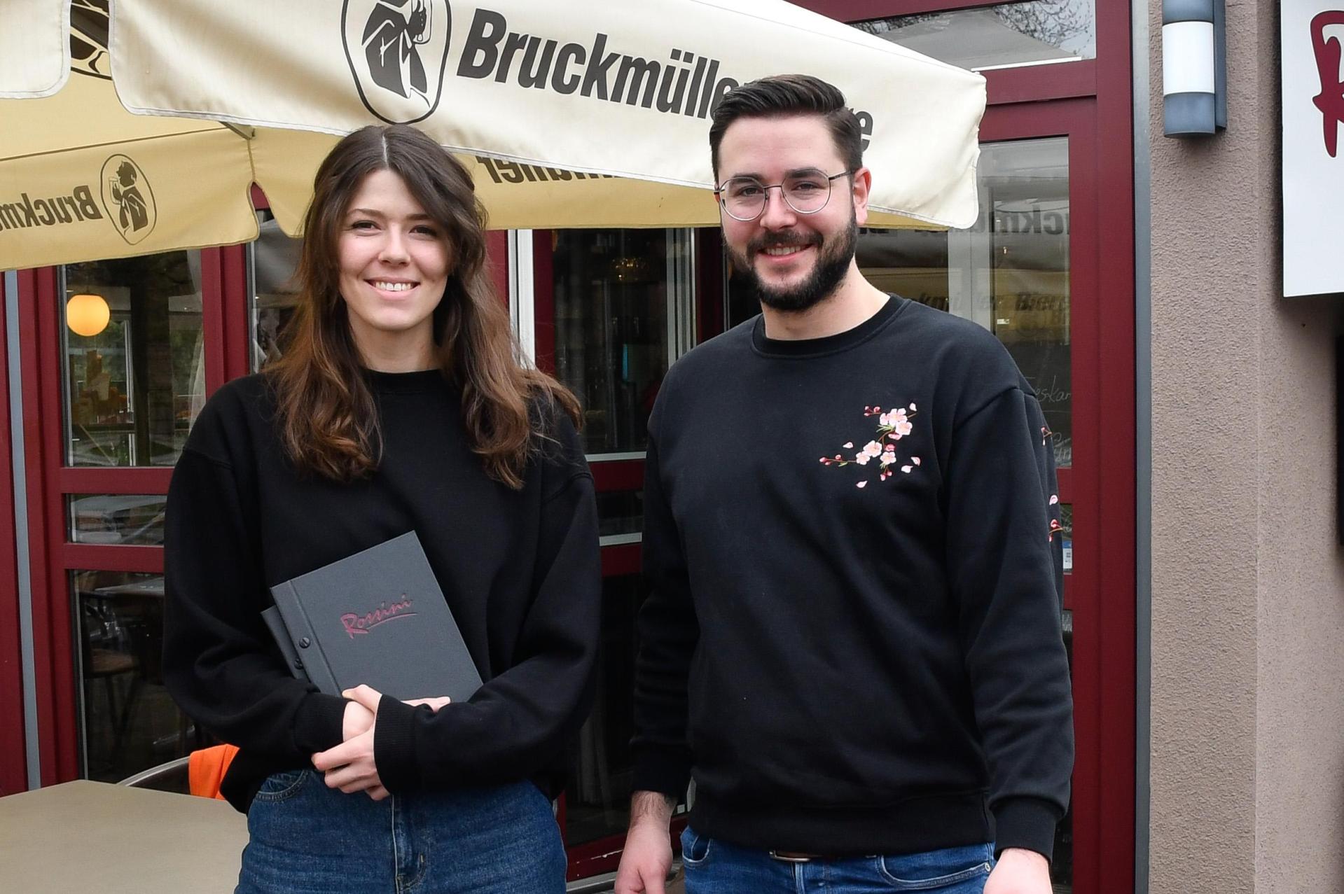 Tamara Troglauer und Lukas Schwab vom Rossini sind auch heuer für das Programm im Englischen Garten am Altstadtfest verantwortlich. (Archivbild: Petra Hartl)