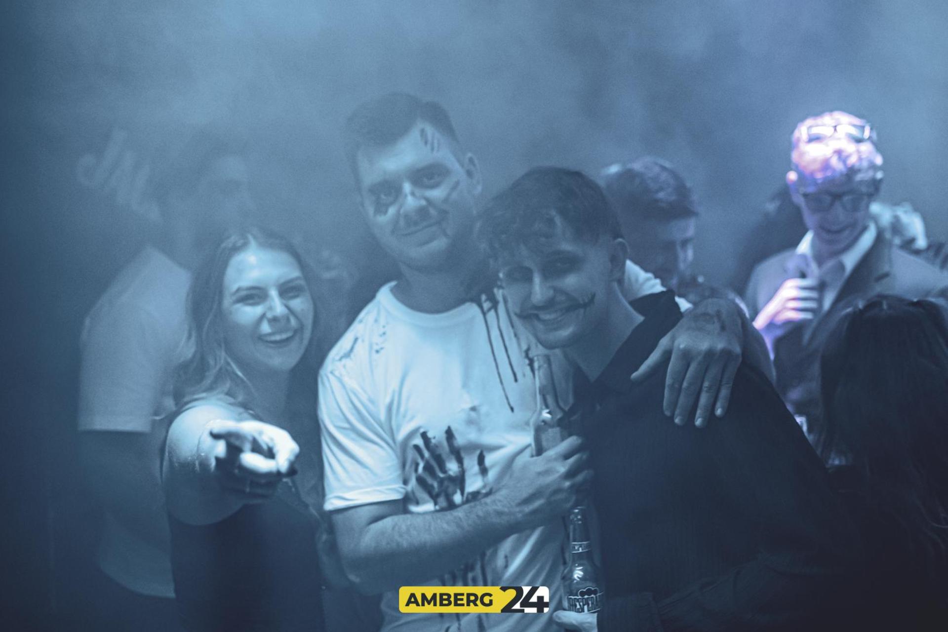 Saures auf die Ohren und eine spooky Atmo haben die Veranstalter der fetten Halloween-Party im Happy Rock versprochen. (Bild: Julia Bär)