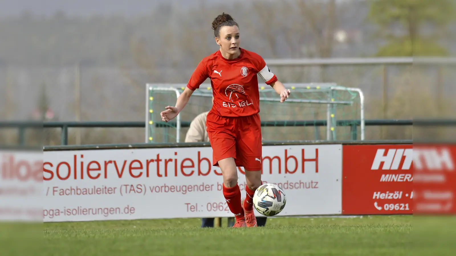 Kapitänin Lena Götz und ihre Mädels vom TSV Theuern testen am Sonntag gegen den FC Schwarzenfeld.  (Bild: Hubert Ziegler)