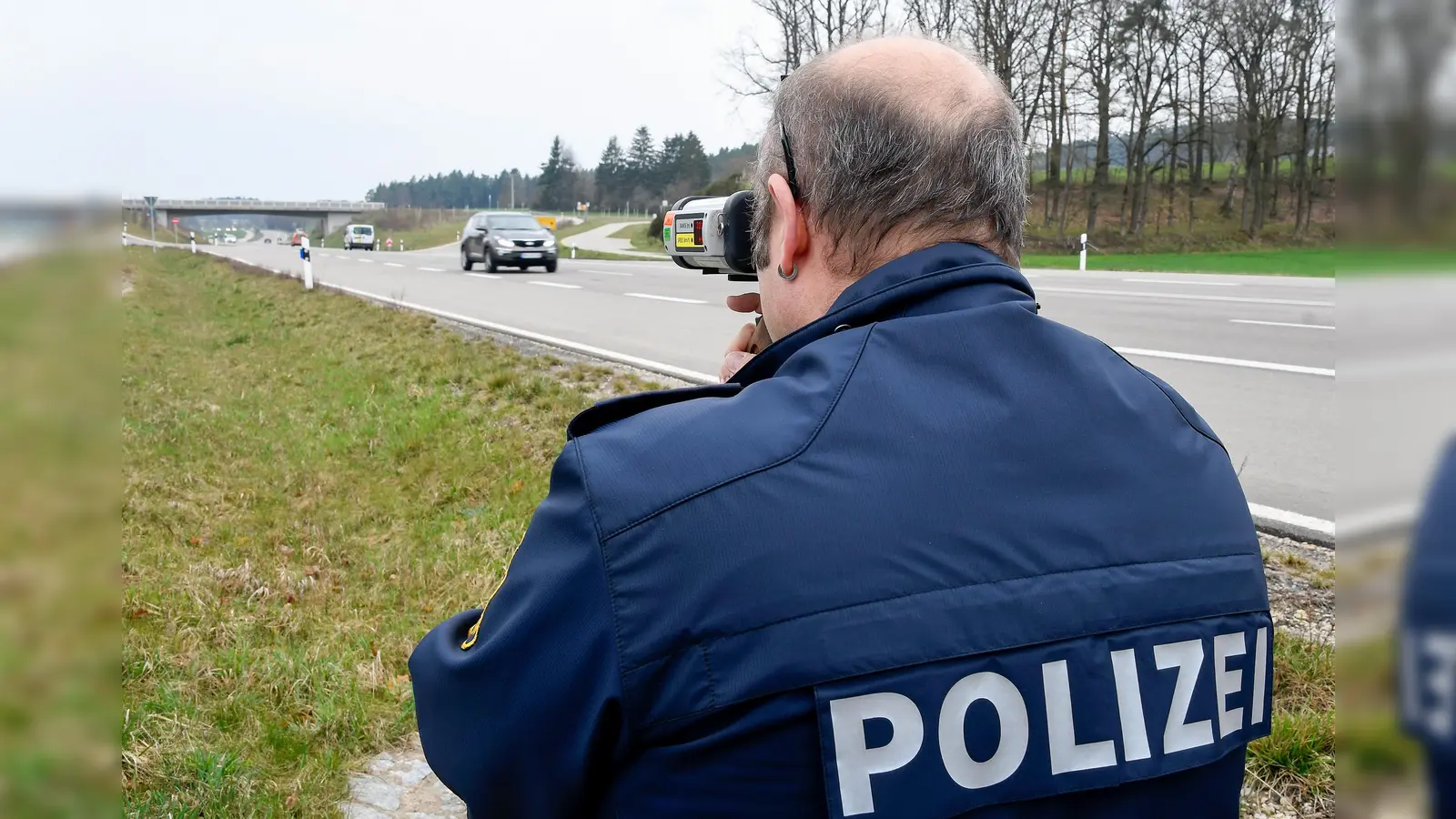 Bei Sulzbach-Rosenberg haben Polizeibeamte die Geschwindigkeit der Verkehrsteilnehmer kontrolliert.  (Symbolbild: Petra Hartl)