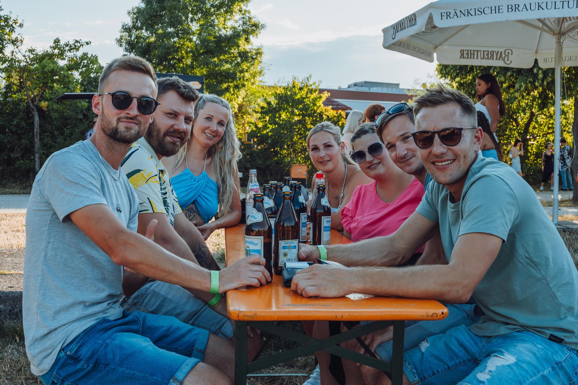 Shisha, Drinks und guter Hip-Hop. So war's am Hip-Hop BBQ in Amberg.  (Bild: Denise Helmschrott)