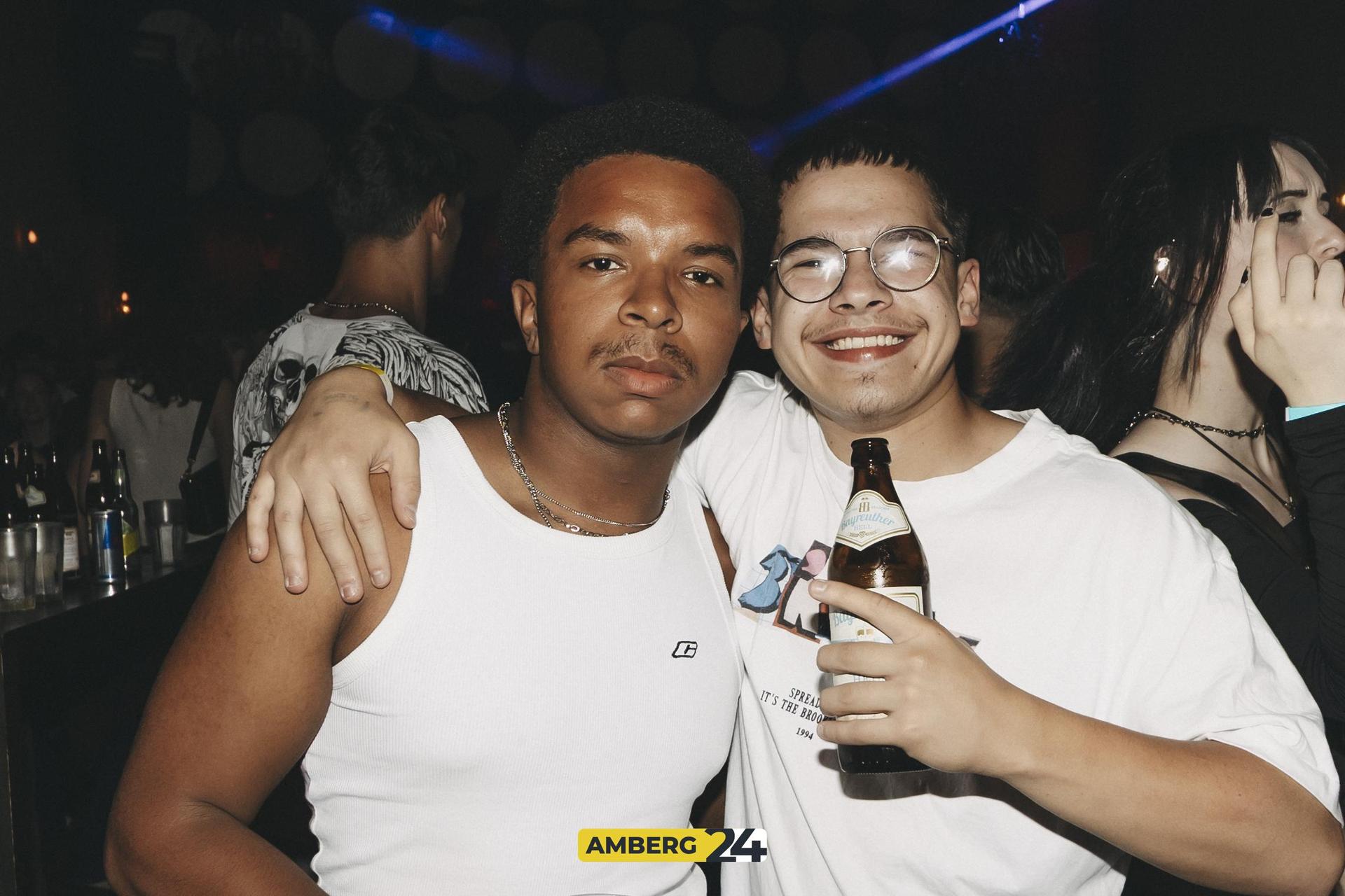 Die Bilder von der School is Over-Party im Casino (Bild: Lolografie)