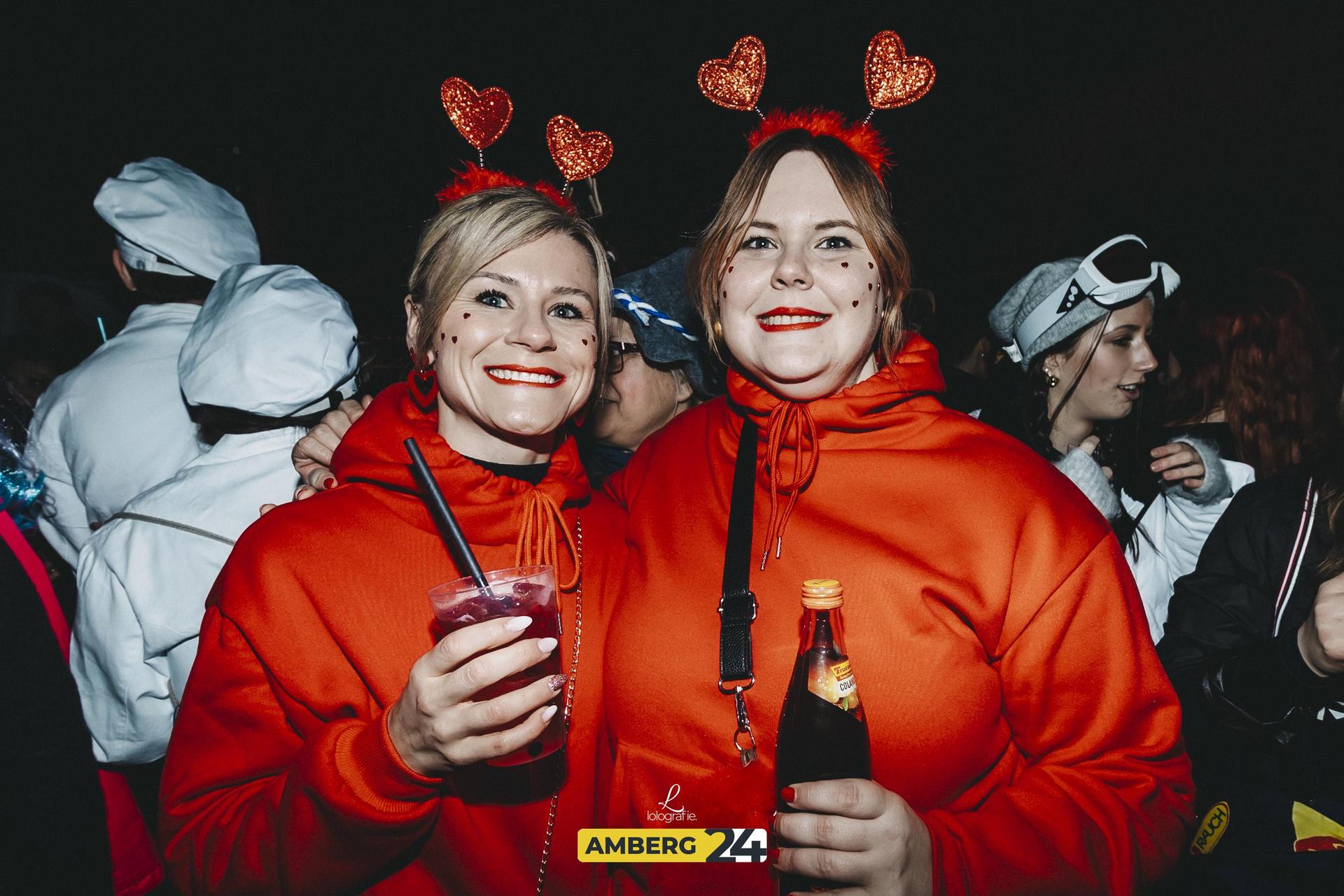 Amberger Hexennacht: Das war 2025 am Marktplatz los. Wir wünschen euch viel Spaß mit den Fotos.  (Bild: Leonie Hartung)