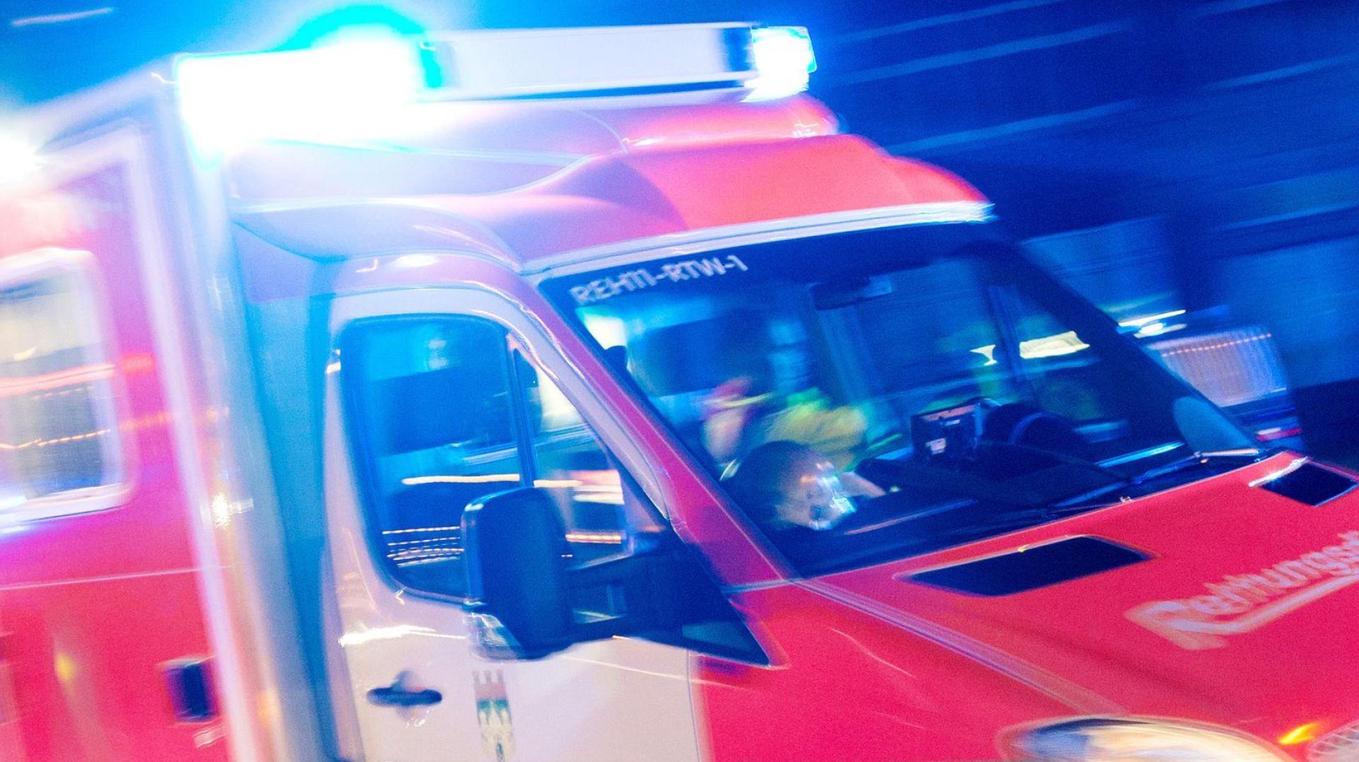 Zwei Verletzte gibt es bei einem Verkehrsunfall am Montagabend auf der B 85. (Symbolfoto) (Bild: Marcel Kusch/dpa)