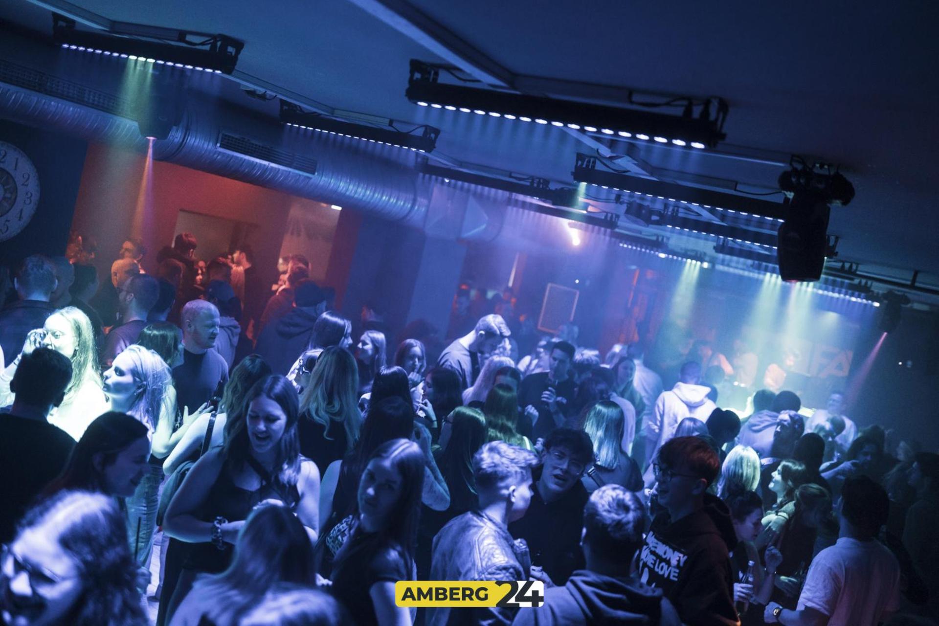 Party am 1. Weihnachtsfeiertag im Happy Rock.  (Bild: Martin Sponsel)