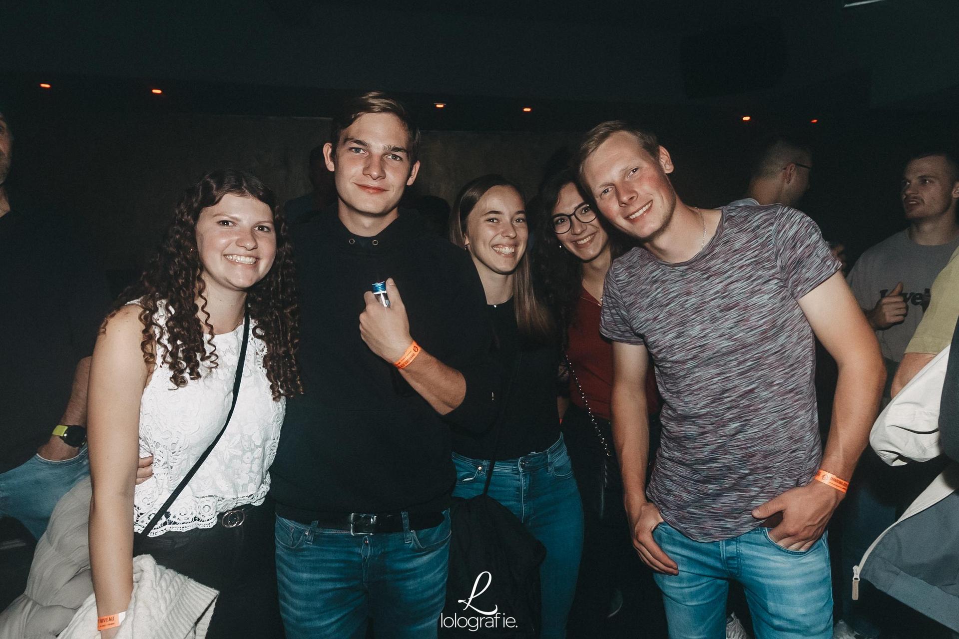 80's, 90's und 2000er: Die Fotos von Amberg tanzt im Trio. (Bild: Leonie Hartung)