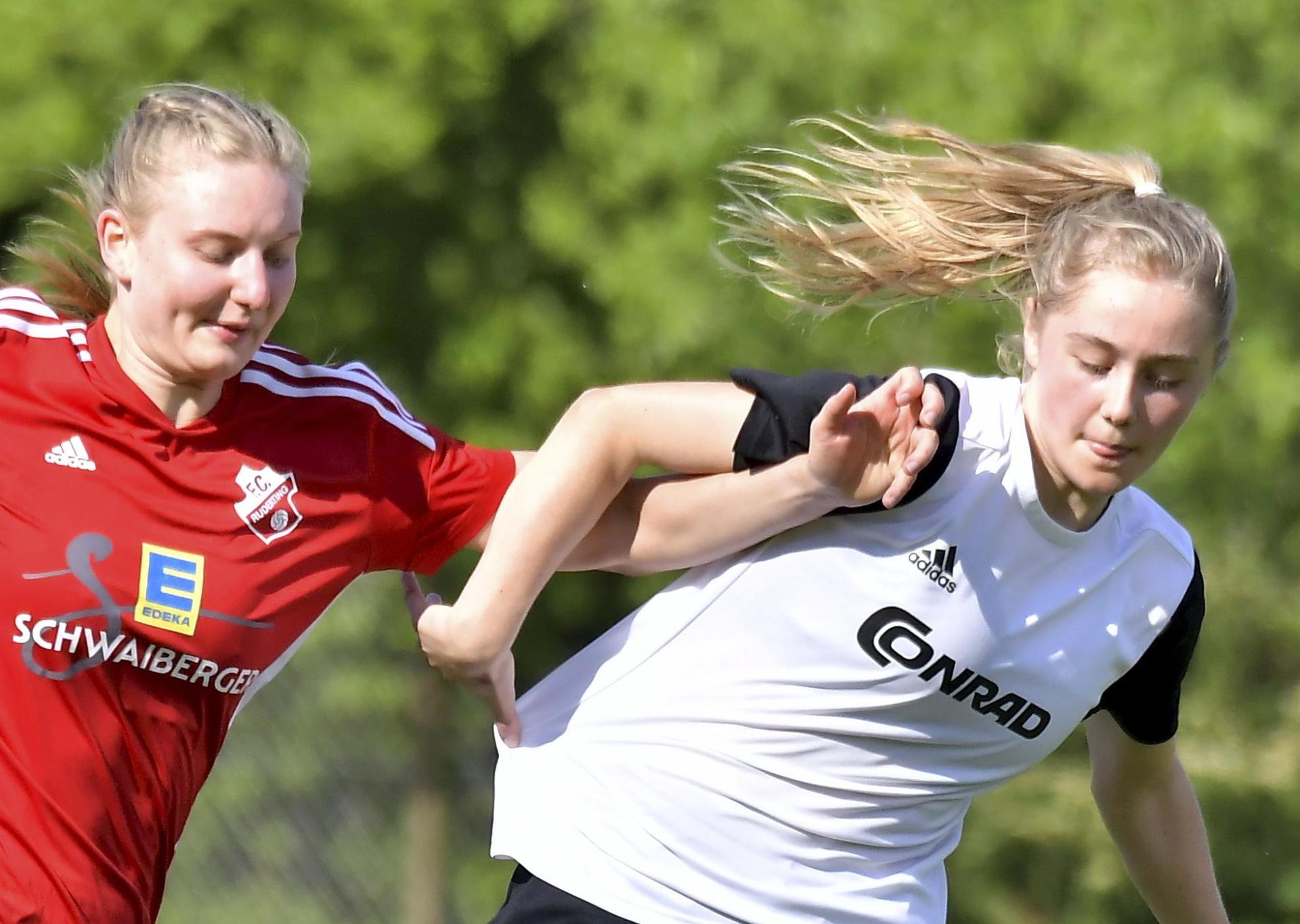 Matilda Lacher (rechts) vom TSV Theuern hat ihre Verletzung überwunden. (Archivbild: Hubert Ziegler)