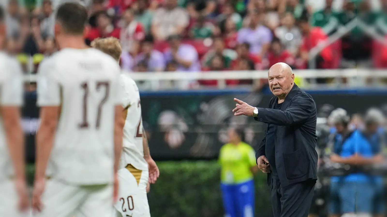 Tschechiens Trainer Miroslav Koubek im ersten WM-Spiel gegen Südkorea. Koubek war Mitte der 1990er Jahre Trainer beim damaligen 1. FC Amberg. (Bild: Matias Delacroix/AP/dpa)