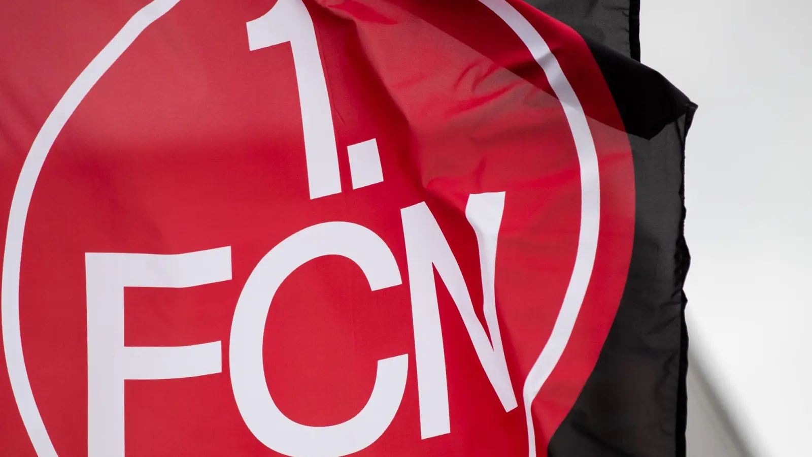 Der 1. FC Nürnberg hat Medien zufolge seinen ersten Sommer-Neuzugang klar gemacht. (Bild: Daniel Karmann/dpa)