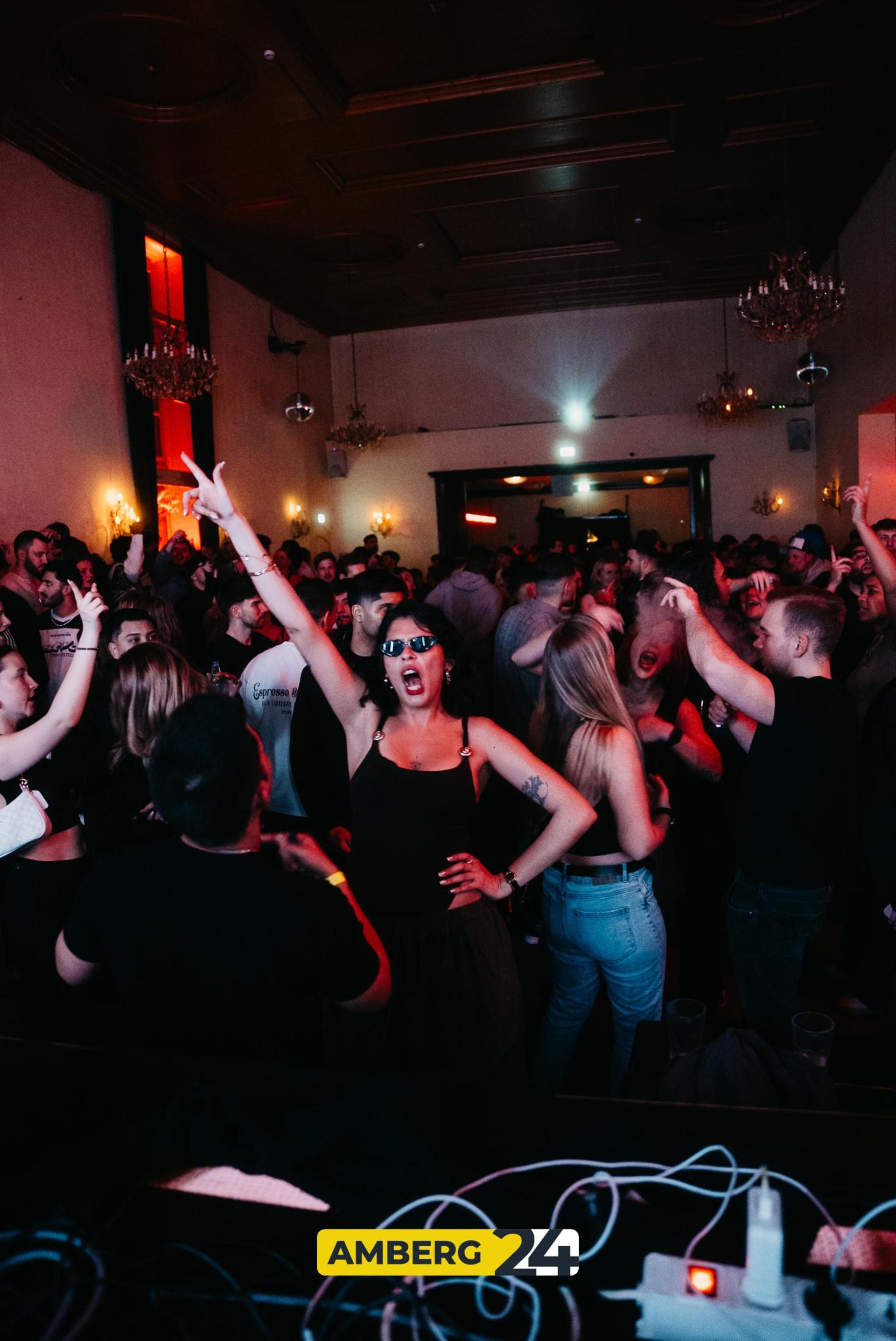 Im Casino-Saal war am Samstag die erste VIBES-Party des Jahres. (Bild: Mario Donhauser)