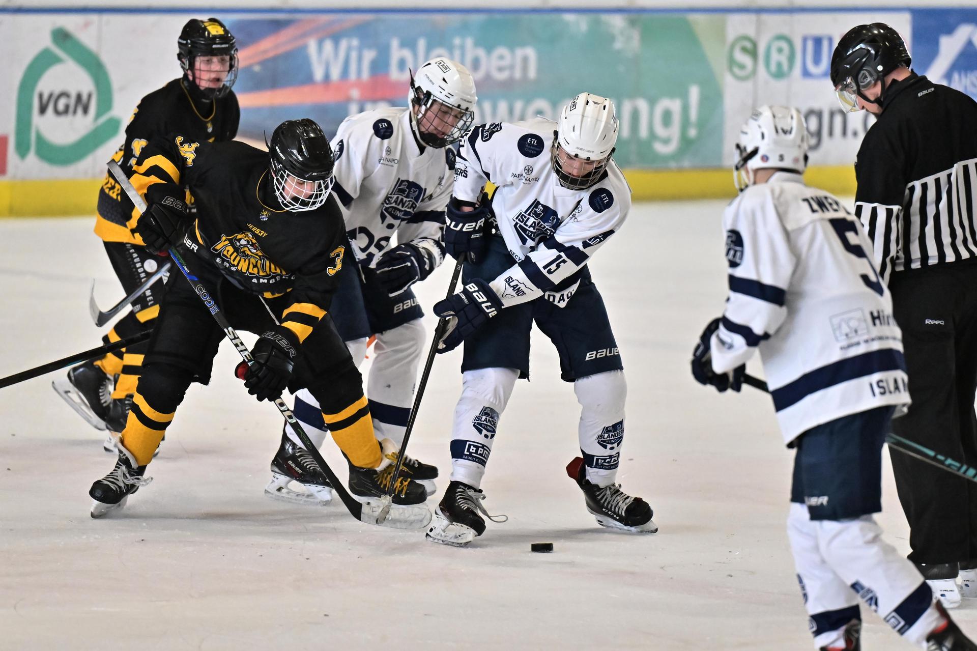Eishockey Landesliga-Meisterschaft der U17 mit ERSC Amberg.  (Bild: Hubert Ziegler)