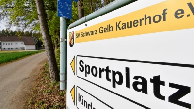 Auf dem Sportgelände des SV Kauerhof werden nach einem B-Jugend-Spiel der Spielgemeinschaft Loderhof-Sulzbach rassistische Parolen gesungen. Nun geht der Fall vor das Sportgericht.  (Archivbild: Petra Hartl)