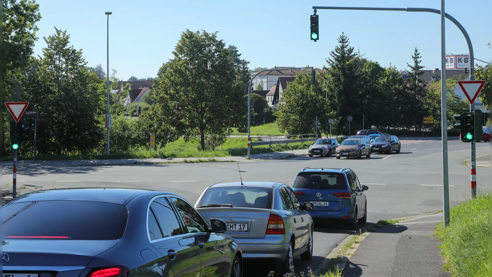Die Ampelanlage an der Kreuzung Hockermühlstraße/KastlerStraße/Fuggerstraße in Amberg war am Donnerstag schon wieder ausgefallen. Ein Defekt hatte hier bereits Ende August für mehrere Unfälle gesorgt. (Bild: Wolfgang Steinbacher)