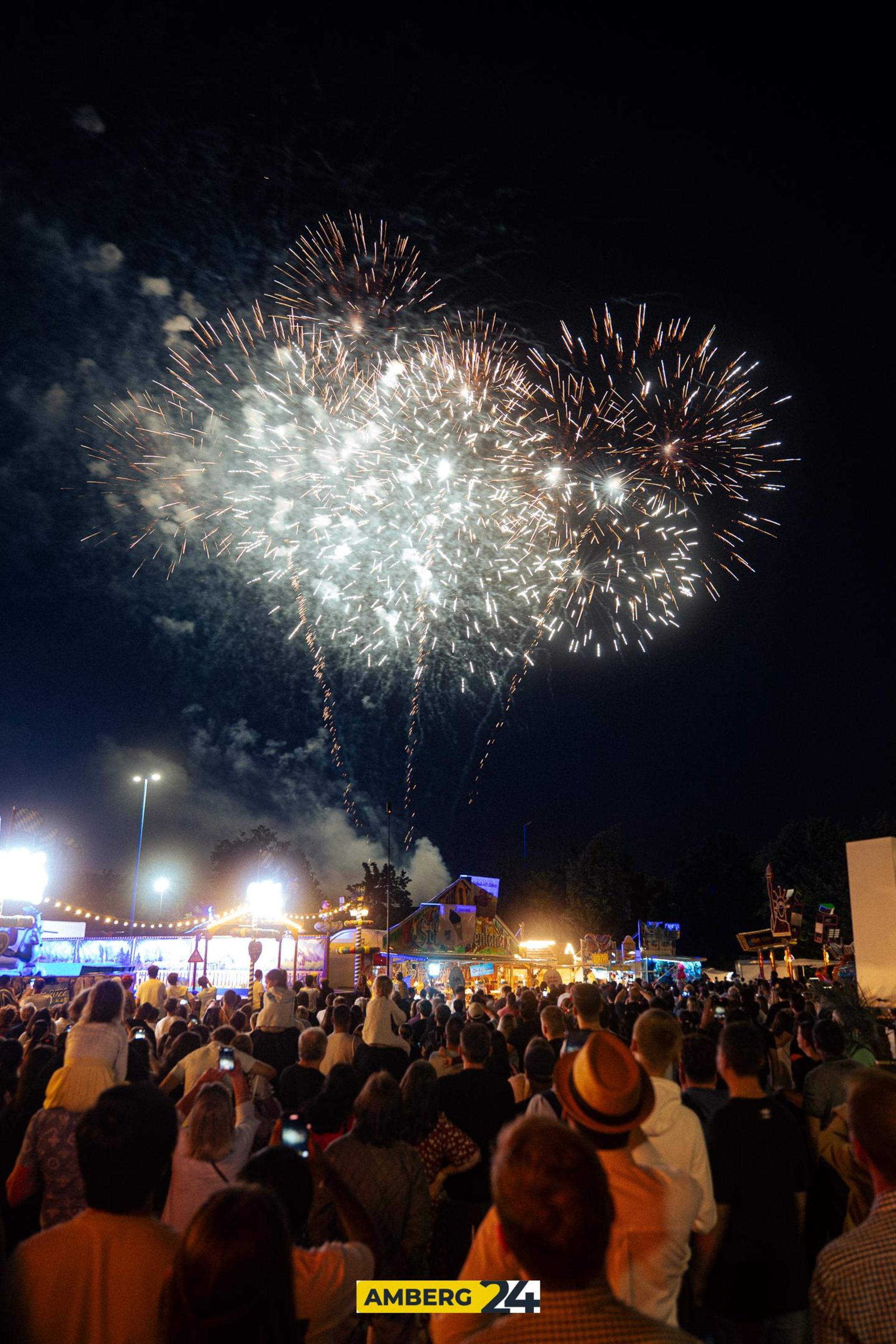 Am zweiten Dult-Freitag haben die „Bärntreiber” mit euch Party gemacht. Fotograf David war für uns unterwegs und hat die Stimmung festgehalten. (Bild: David Mueller)
