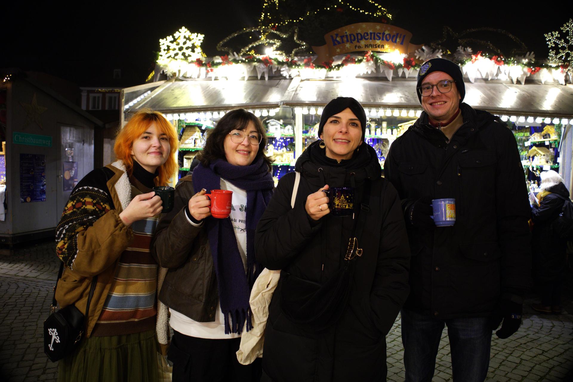 Karaoke auf dem Amberger Weihnachtsmarkt. Das sind die besten Bilder. (Bild: mni)