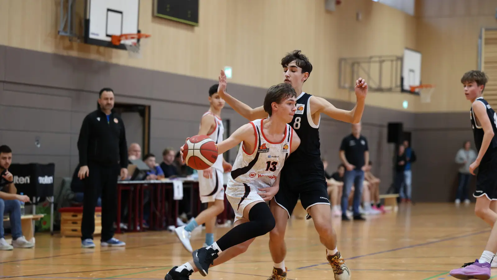 Matvii Moliashchyi (Nummer 13) und die Witt Hunters empfangen dieses Mal die Karlsruhe Lions in Weiden. (Bild: Dieter Jäschke)