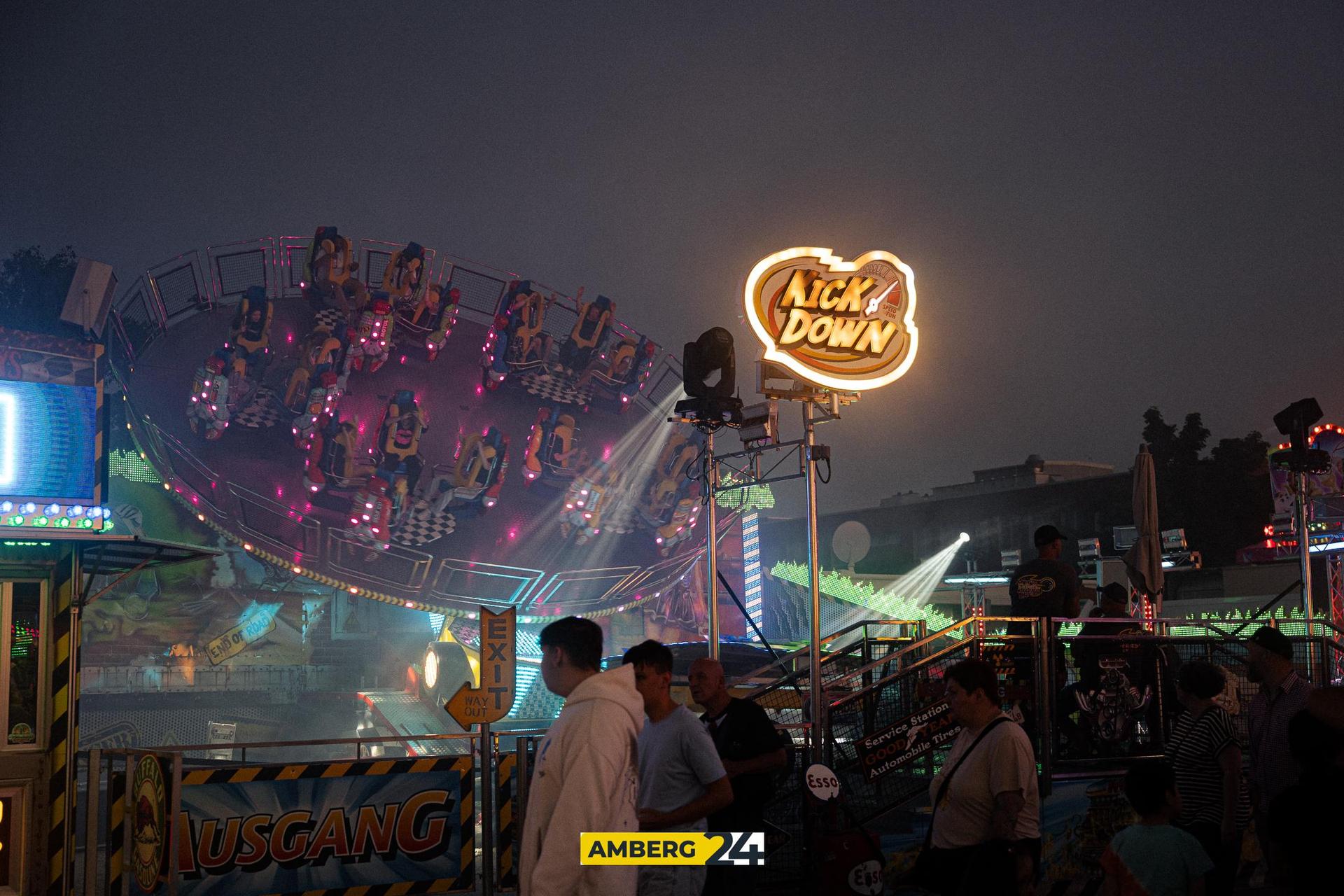 Am zweiten Dult-Freitag haben die „Bärntreiber” mit euch Party gemacht. Fotograf David war für uns unterwegs und hat die Stimmung festgehalten. (Bild: David Mueller)